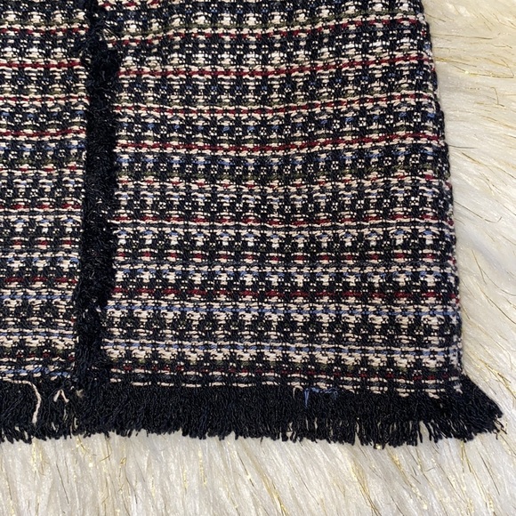 ZARA Tweed Mini Skirt with Frayed Bottom - Picture 5 of 9
